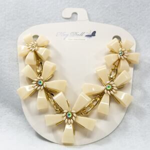 Women's HEY DOLL Bold White Floral Charm Big Bold Statement Necklace 28"